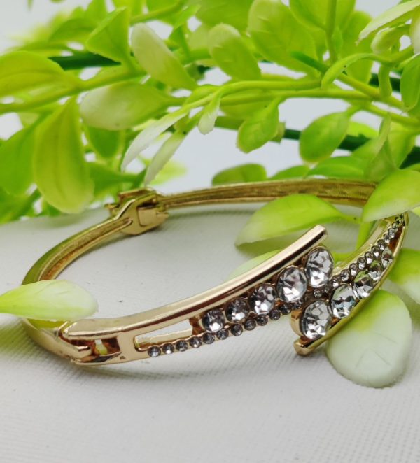 Radiant Elegance Adjustable Crystal Bracelet – | Best Quality Artificial Bracelet