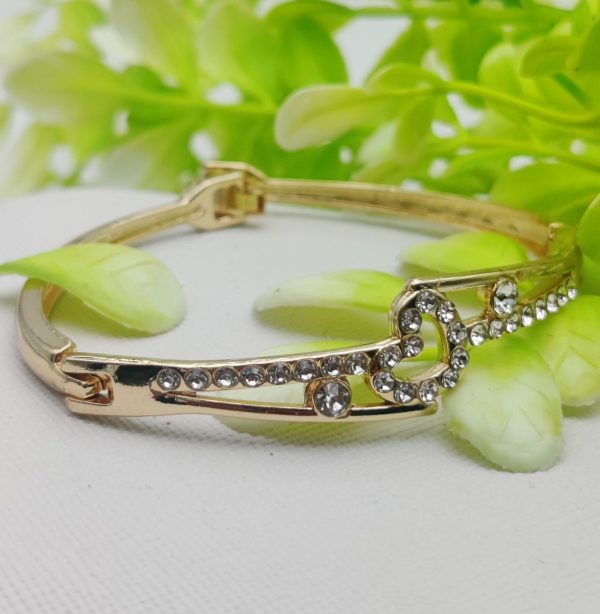 Imported Adjustable Heart-link Crystal Bracelet – Elegant Sparkle Redefined