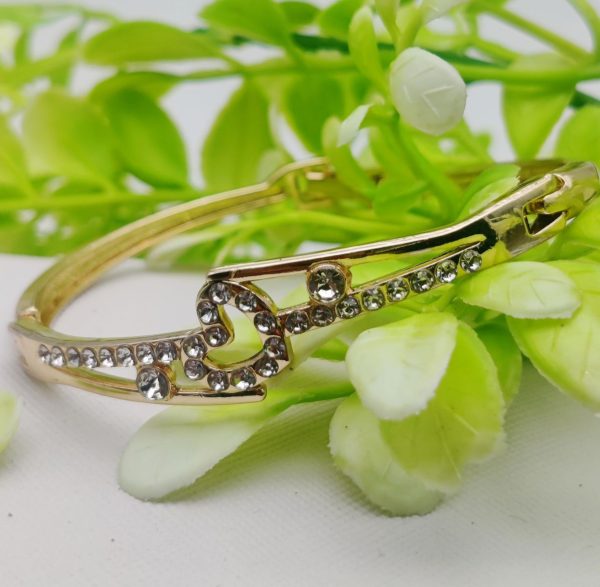 Imported Adjustable Heart-link Crystal Bracelet – Elegant Sparkle Redefined
