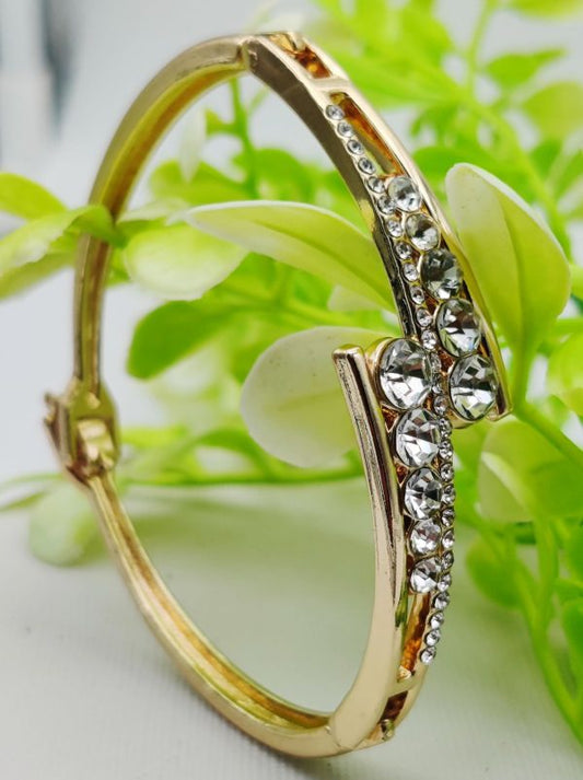Radiant Elegance Adjustable Crystal Bracelet – | Best Quality Artificial Bracelet