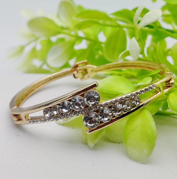 Radiant Elegance Adjustable Crystal Bracelet – | Best Quality Artificial Bracelet